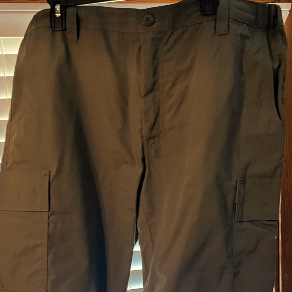 Men's Cargo shorts - Olive Green